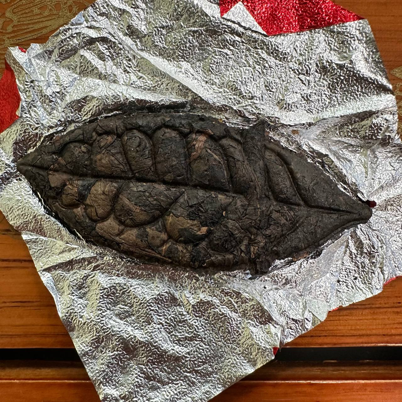 ДА ХУН ПАО - ВЕЛИКИЙ ЧЕРВОНИЙ ХАЛАТ ЛИСТ(大红袍 / Dà Hóng Páo)