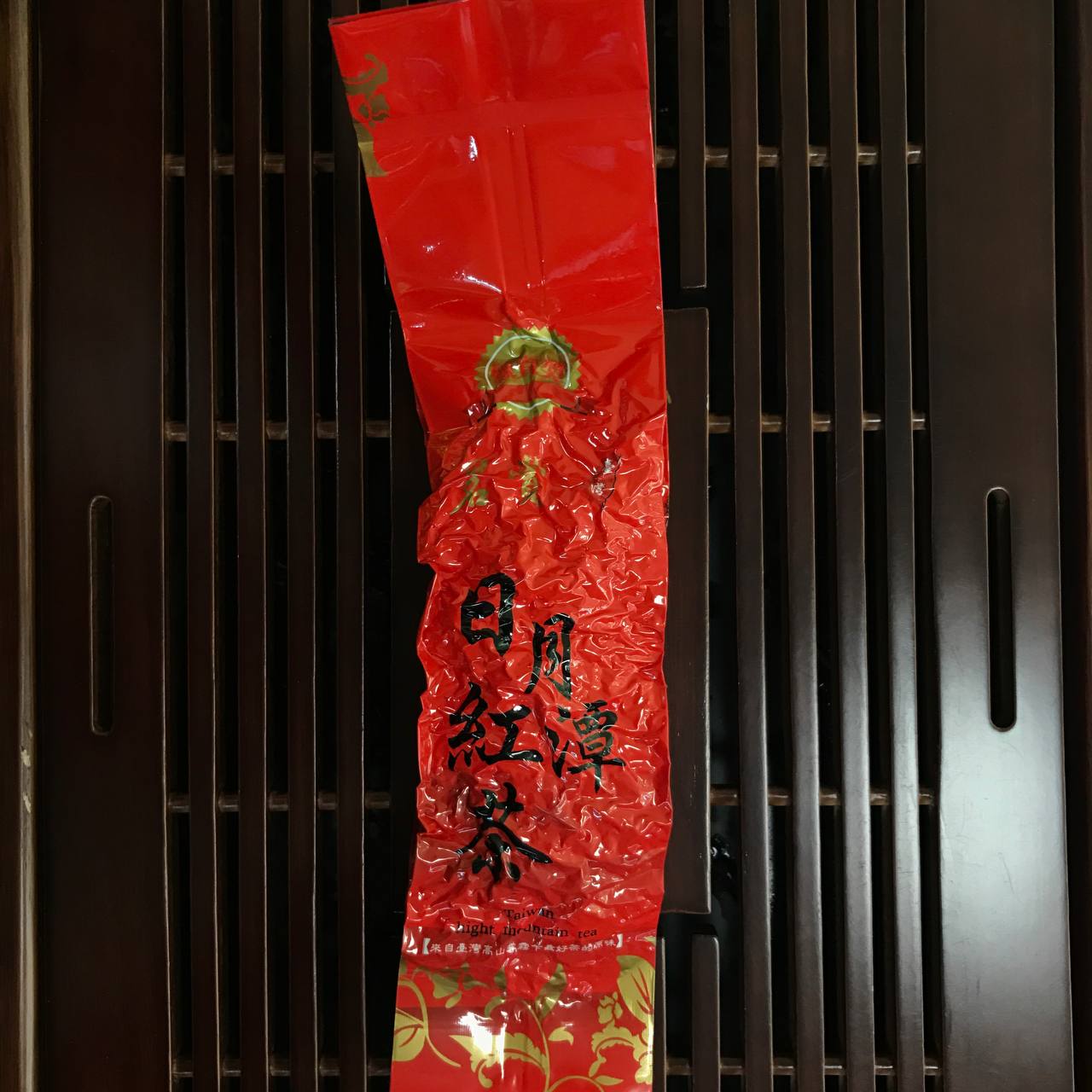 РІ ЮЕ ХУН ЧА (日月紅茶 / Sun Moon Lake Red Tea)